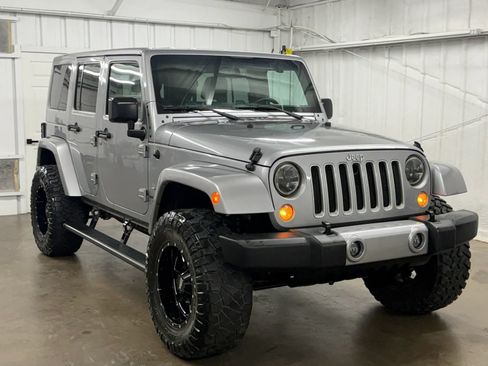 Used 2016 Jeep Wrangler Unlimited Sahara AWD/4WD image 2