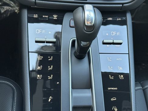 New 2026 Porsche Macan Turbo image 25