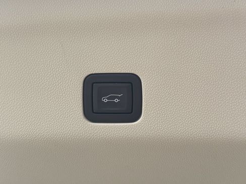 Certified 2023 Cadillac Escalade Premium Luxury Platinum AWD/4WD image 11