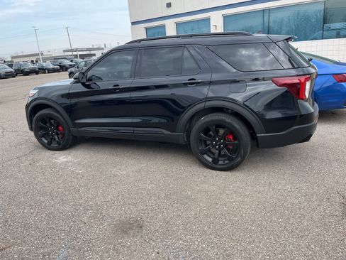 Used 2024 Ford Explorer ST w/ Equipment Group 401A image 8