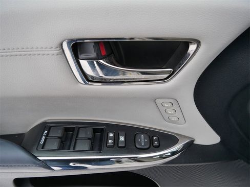 Used 2015 Toyota Avalon XLE Touring image 16