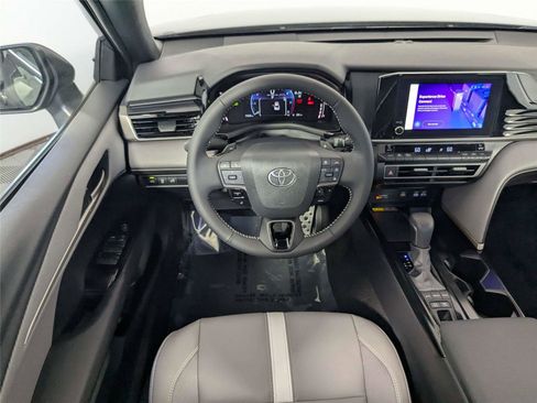 Used 2025 Toyota Camry SE image 37