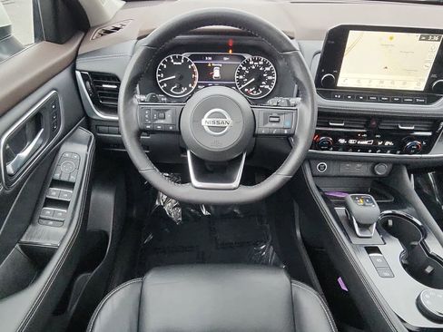 Used 2021 Nissan Rogue SL w/ Premium Package image 8