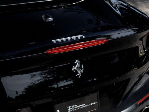 Used 2019 Ferrari Portofino RWD image 37