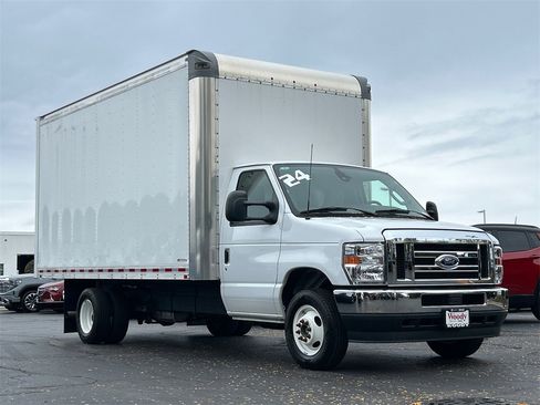 Used 2024 Ford E-450 and Econoline 450 Super Duty w/ Driver's Safety Package image 2