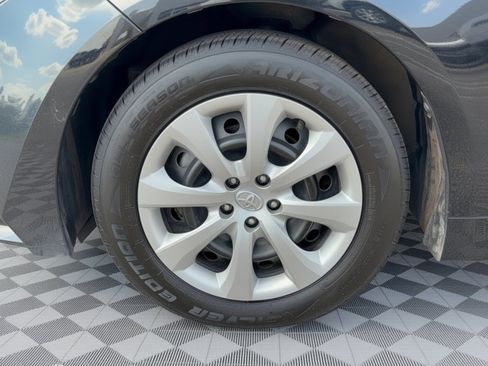 Used 2025 Toyota Corolla LE FWD image 13