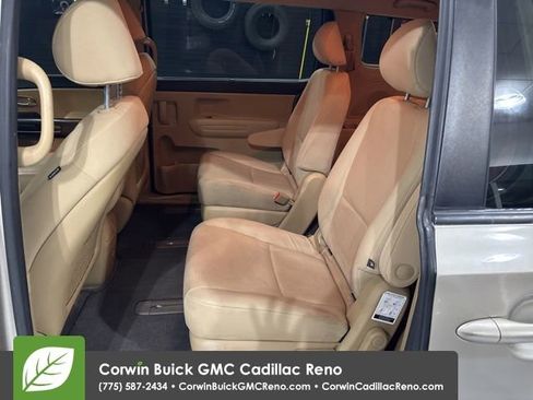 Used 2016 Kia Sedona LX w/ LX Convenience Package image 23