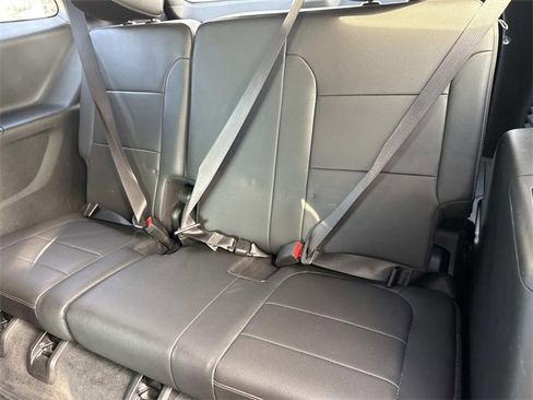 Used 2023 Chevrolet Traverse Premier image 14
