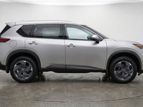 Used 2025 Nissan Rogue SV image 11
