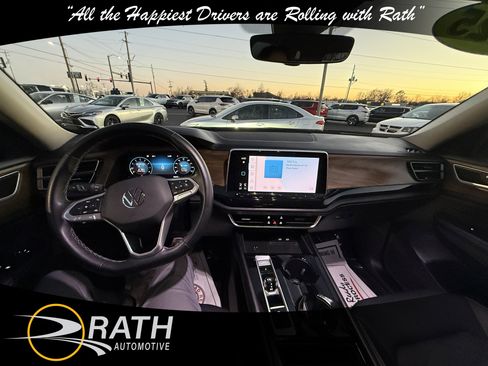 Used 2025 Volkswagen Atlas SE image 14