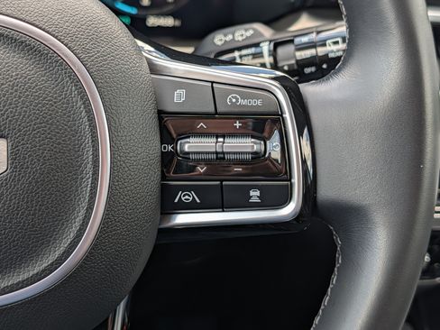 Certified 2023 Kia Sorento SX AWD/4WD image 30