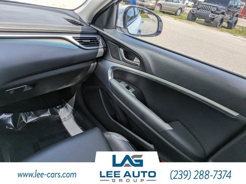Used 2021 Genesis G70 2.0T RWD image 13