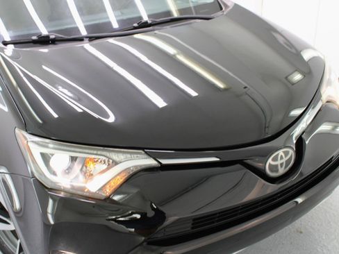 Used 2017 Toyota RAV4 XLE FWD image 17