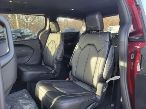 New 2026 Chrysler Pacifica Select image 13