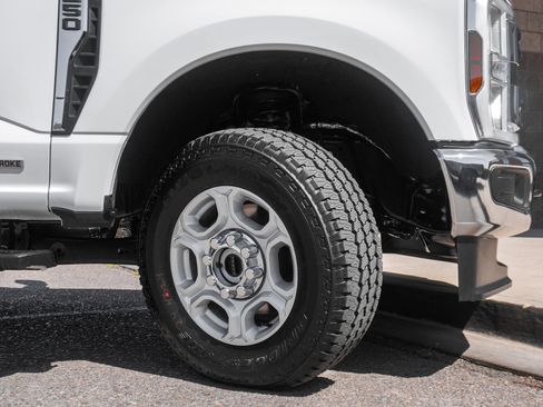 New 2026 Ford F250 XLT w/ FX4 Off-Road Package AWD/4WD image 13