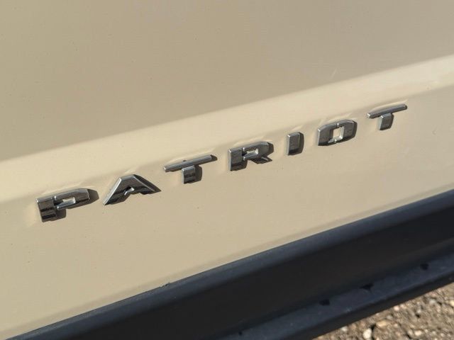Used 2017 Jeep Patriot Latitude AWD/4WD image 12