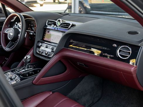 Used 2023 Bentley Bentayga Extended Wheelbase image 31