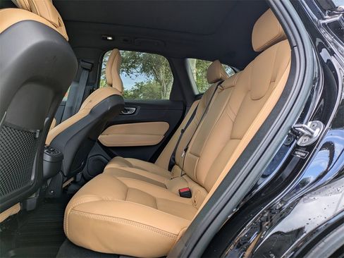 Certified 2023 Volvo XC60 B5 Ultimate w/ Climate Package image 16