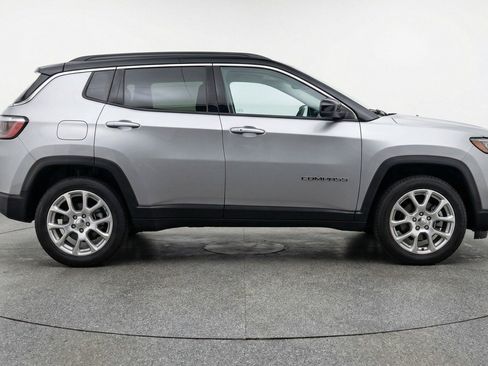 Used 2025 Jeep Compass Limited AWD/4WD image 11