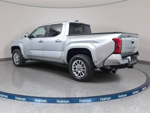 Used 2024 Toyota Tacoma Limited AWD/4WD image 8