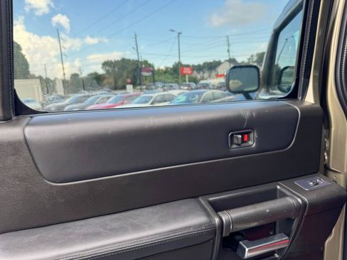 Used 2005 HUMMER H2 w/ Preferred Equipment Group AWD/4WD image 26
