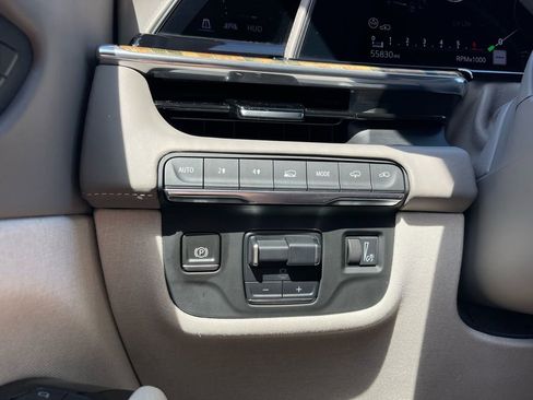 Used 2021 Cadillac Escalade ESV Premium Luxury Platinum image 26