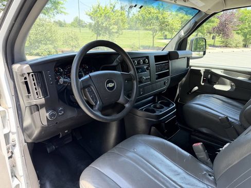 Used 2012 Chevrolet Express 2500 RWD image 11