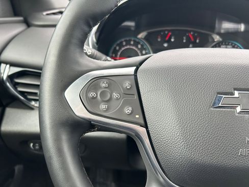 Used 2023 Chevrolet Traverse RS image 17