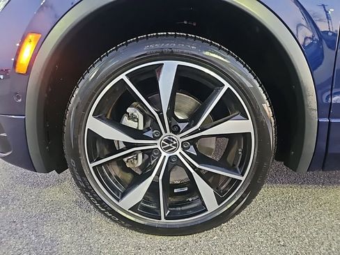 Used 2024 Volkswagen Tiguan SEL R-Line image 11