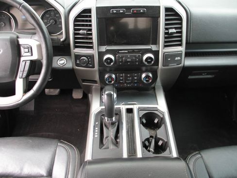 Used 2019 Ford F150 Lariat w/ Equipment Group 502A Luxury AWD/4WD image 21