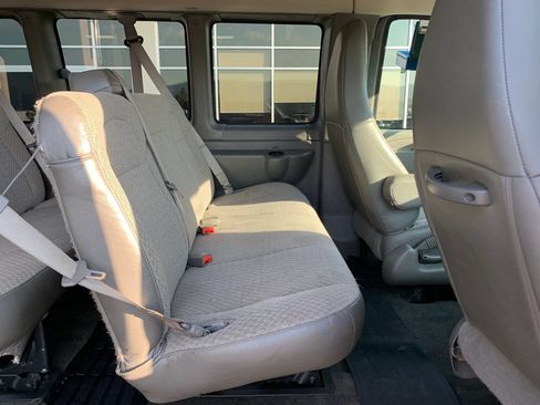 Used 2017 Chevrolet Express 3500 LT w/ LT Preferred Equipment Group RWD image 28