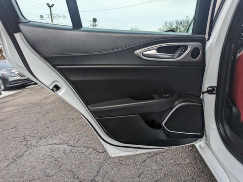 Used 2022 Alfa Romeo Giulia Veloce image 36