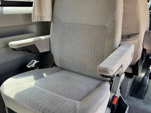 Used 2002 Volkswagen Eurovan MV FWD image 10