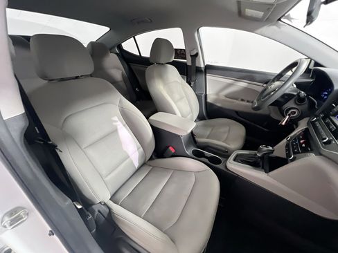 Used 2017 Hyundai Elantra SE image 27