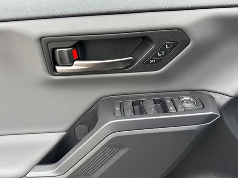 New 2026 Toyota RAV4 XSE AWD/4WD image 32