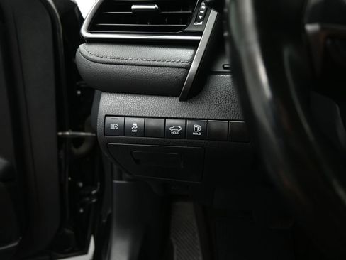 Used 2022 Toyota Camry SE image 11