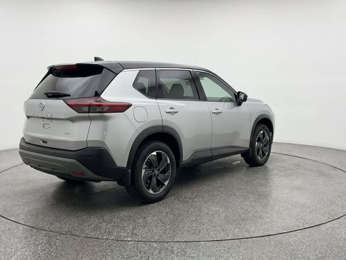 Used 2025 Nissan Rogue SV AWD/4WD image 9