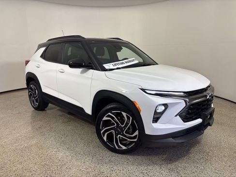 Used 2024 Chevrolet TrailBlazer RS image 2