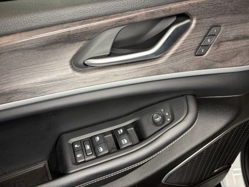 Used 2024 Jeep Grand Cherokee L Limited w/ Rear Seat Video Group I image 18