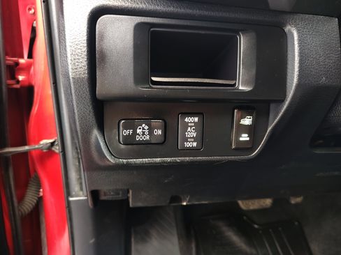 Used 2016 Toyota Tacoma SR5 image 39