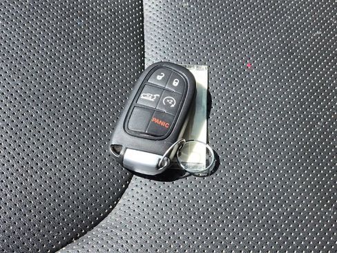 Used 2020 Jeep Cherokee Limited AWD/4WD image 29