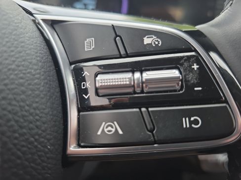 Certified 2025 Kia Seltos S image 24