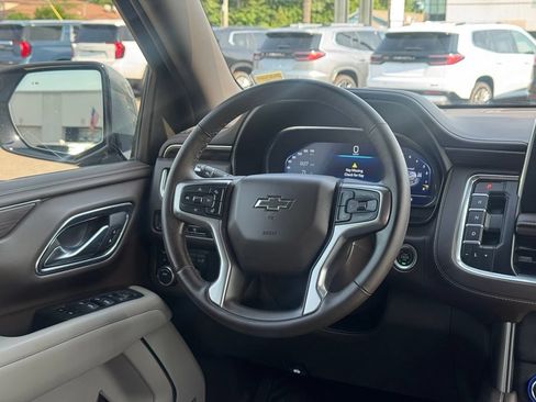 Used 2024 Chevrolet Suburban Z71 w/ Luxury Package AWD/4WD image 14