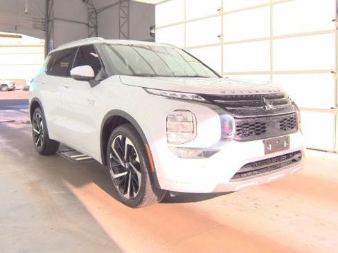 Used 2024 Mitsubishi Outlander SEL image 2