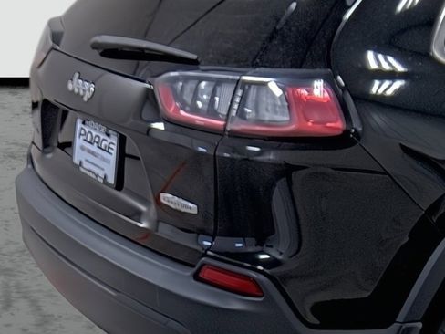 Used 2019 Jeep Cherokee Latitude w/ Cold Weather Group image 13