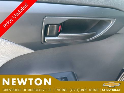 Used 2022 Toyota Highlander LE AWD/4WD image 35