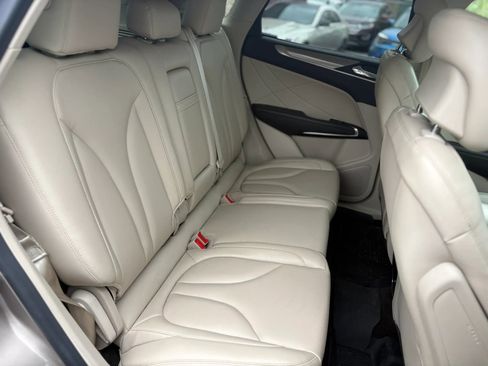 Used 2019 Lincoln MKC Premiere AWD/4WD image 12