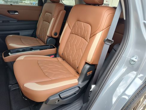 New 2026 Nissan Pathfinder Platinum FWD image 15