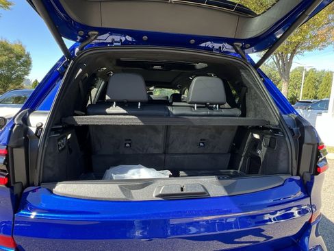 New 2026 BMW X7 M60i image 24