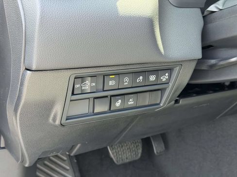 Used 2026 Toyota Tundra Limited AWD/4WD image 18